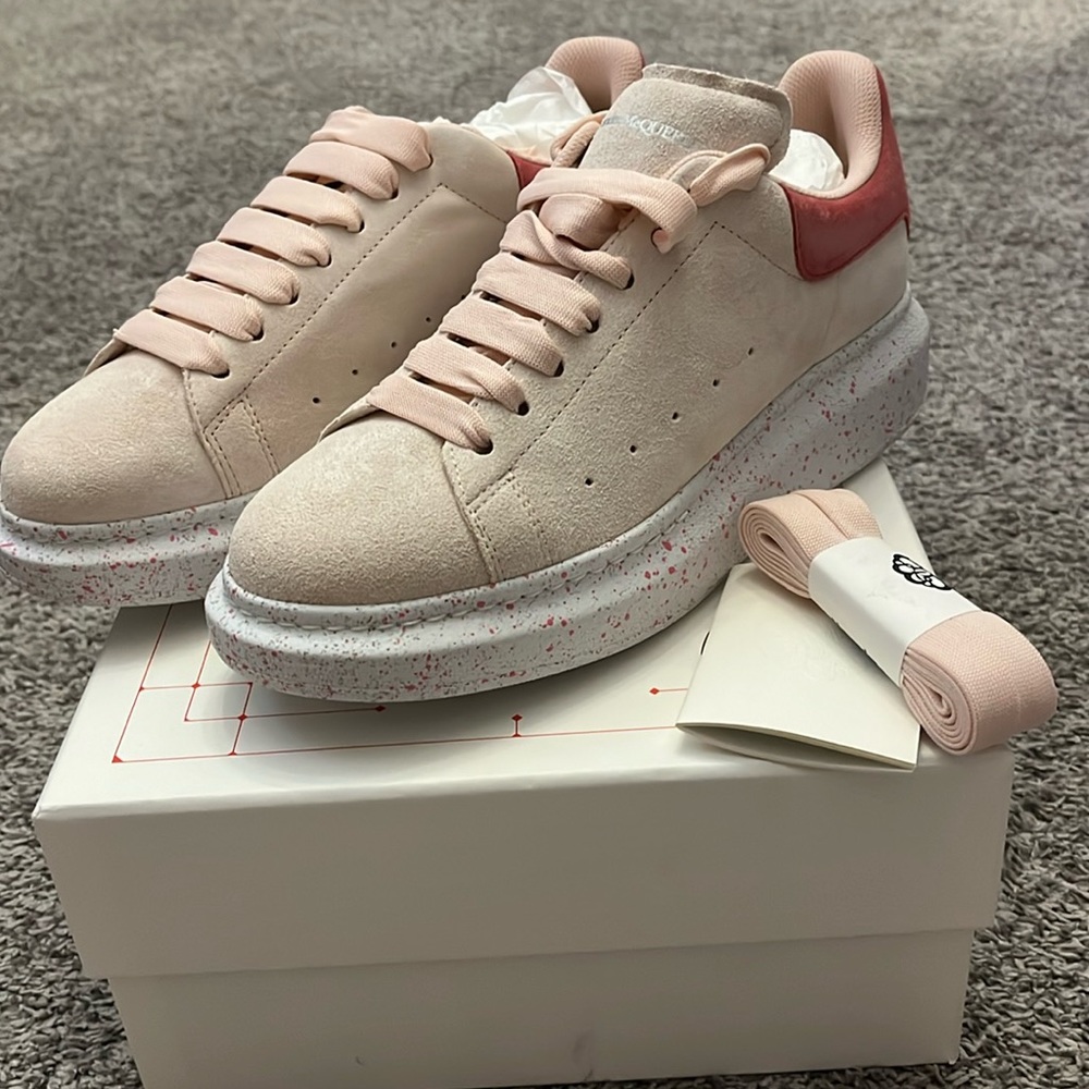 NIB Women’s Size 39.5 Alexander McQueen Oversized Suede Sneakers Pink/White
